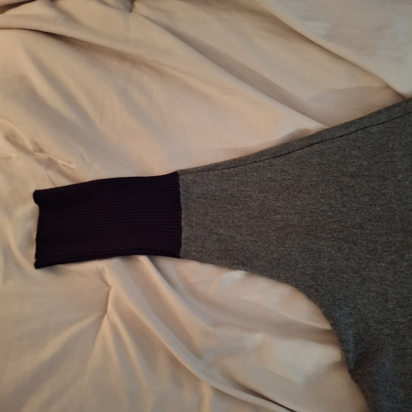 New Directions Women's Charcoal and Black Sweater Top - Picture 6 of 7